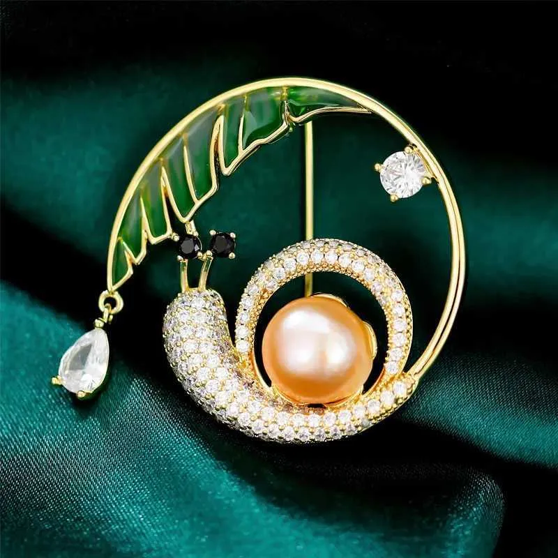 Pins Brooches SUYU S Brooch Inlaid With Cubic Zirconia Imitation Pearl Brooch Clothes Button Small Suit Accessory Brooch L240323