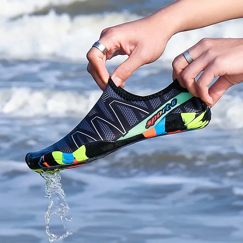 أحذية Taobo Hot Quickdrying Summer Water Shoes Women Men Seaside Beach Surfing Slippers Size 47 46 Rightweight Upstream Sneaker