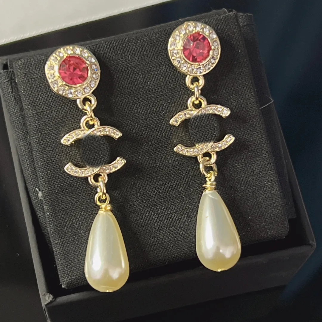 Boucles d'oreilles et accessoires d'oreille, palais élégant et Socialite de haute qualité incrusté de diamants, lettres de perles