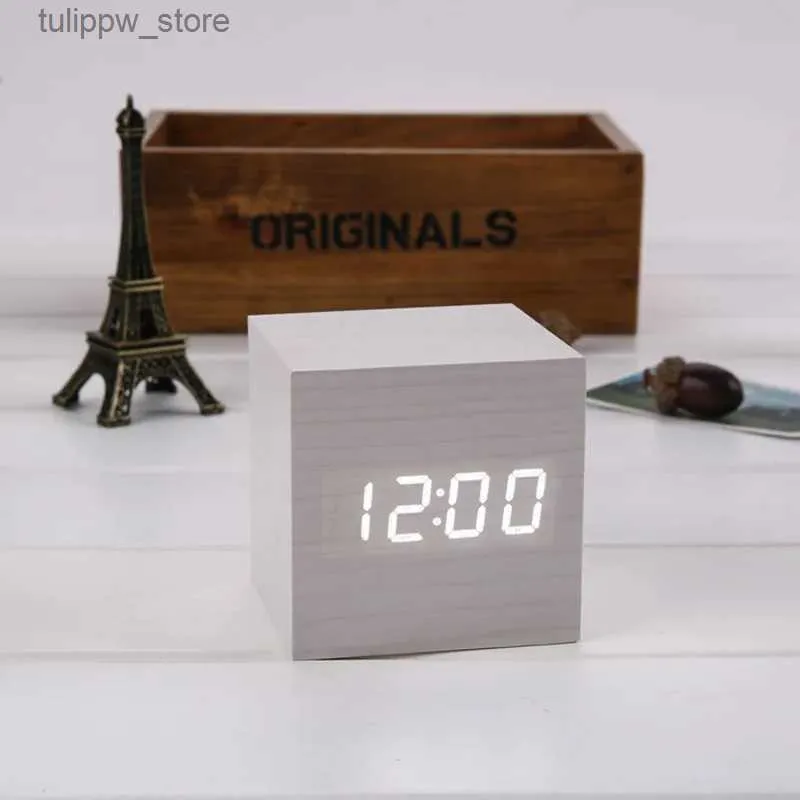 Skrivbordklockor Små träkorn Square Alarm Clock Intelligent Voice Controlled Mute Design Fashionable Decorative Gifts for Counter Desktop L240323