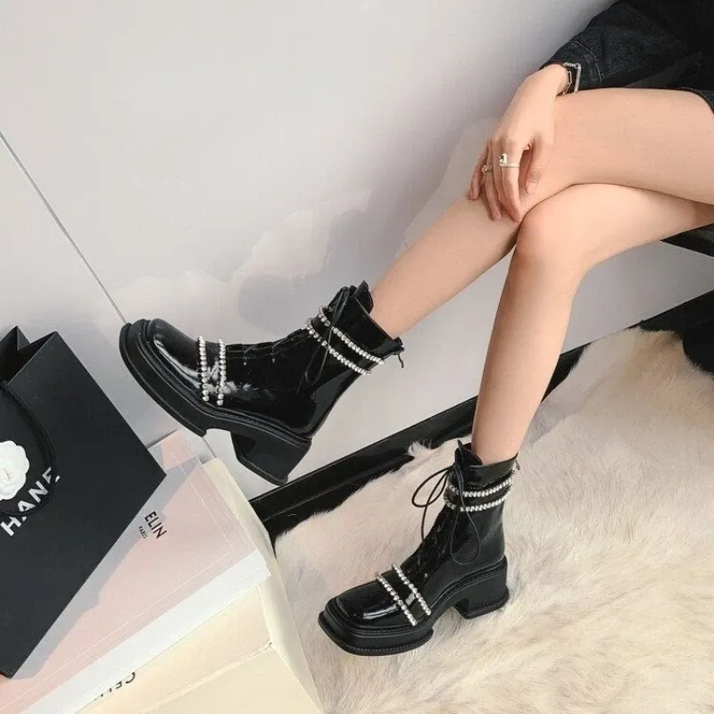 부츠 SLTNX 가을 새로운 요정 슬림 싱글 부츠 Martin Boots Women Laceup High Heel Short Boots British Style Warm Fashion 편안