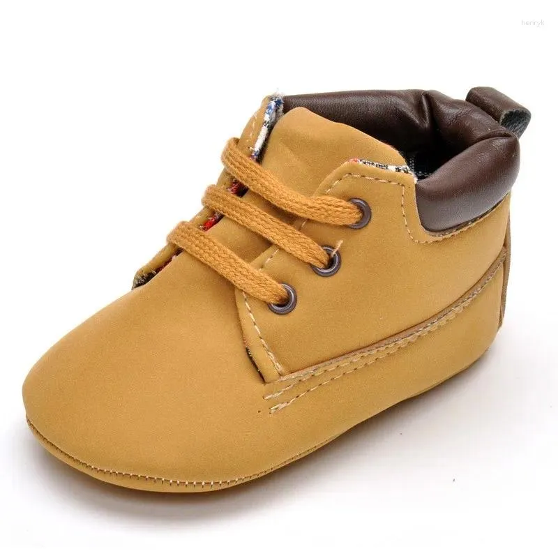 Premiers marcheurs de haute qualité printemps automne infantile bébé garçon semelle souple mode chaussures de berceau en cuir PU 0-18 mois