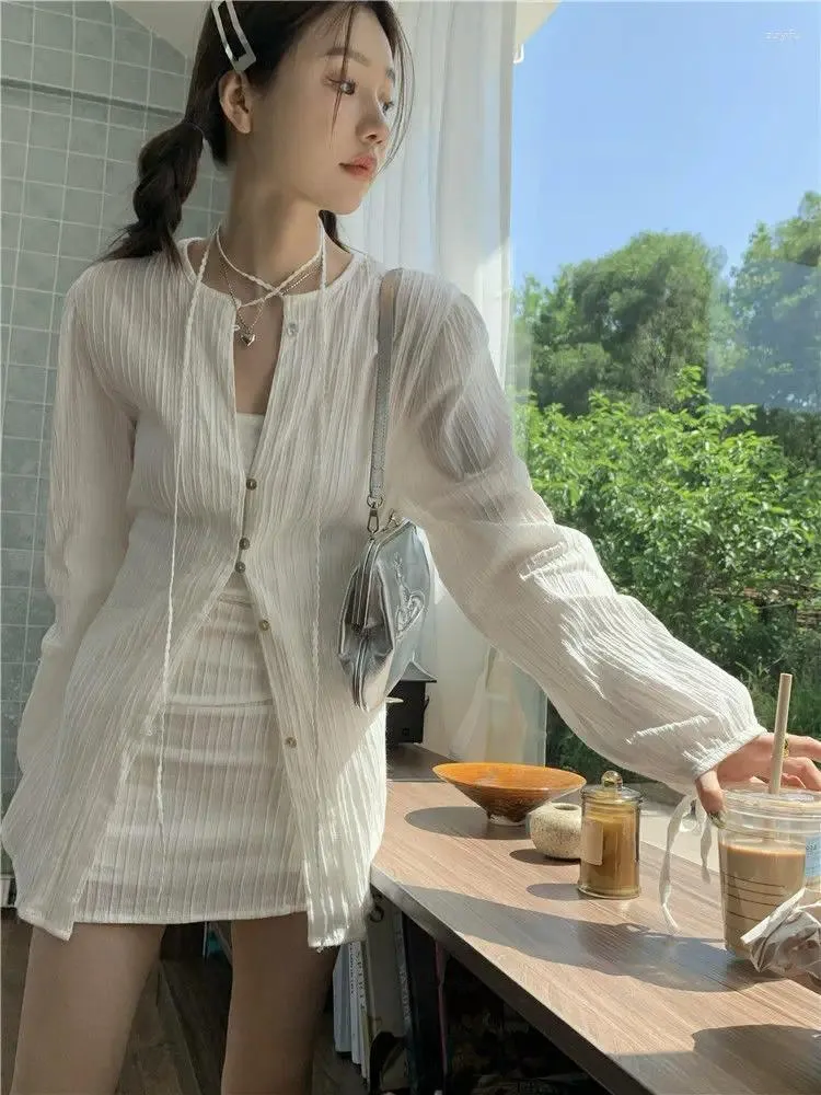 Abiti casual Kumikumi Abiti alla moda Manica lunga femminile con camicia con protezione solare Piega il busto Gonna a vita alta Abito in due pezzi Abito da donna