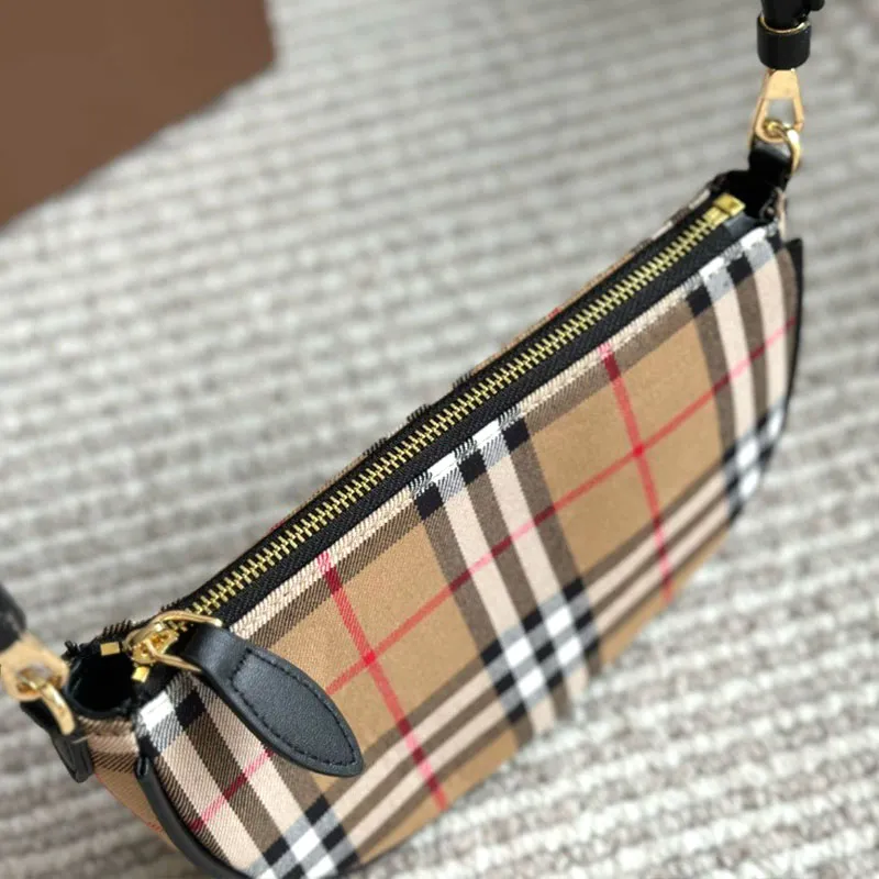 Detachable Shoulder Strap Crossbody Vintage Warhorse Plaid Underarm Bag Super Seed Plaid is a perfect alternative to the size 21X12.2cm underarm bag