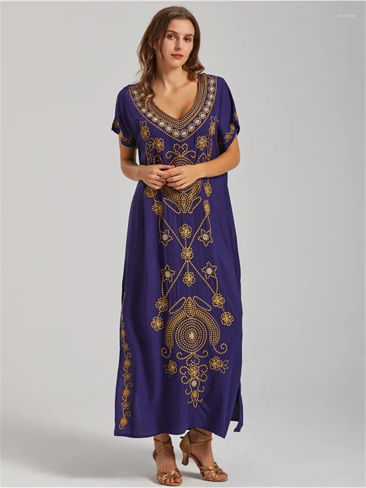 Robes de soirée 2024 Robe de broderie col en V manches chauve-souris plage Maxi robe grande taille fente latérale en vrac été femmes caftans vêtements de plage Q790