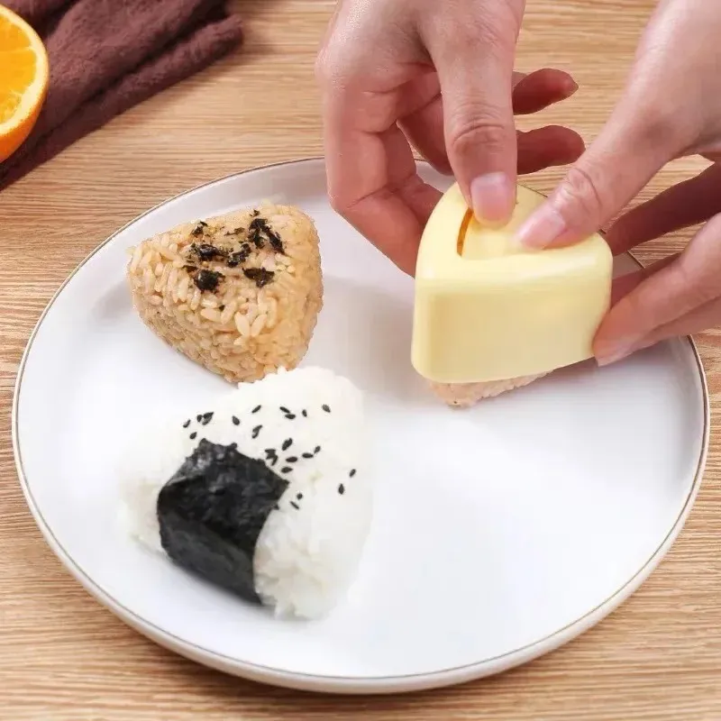 Yeni DIY suşi kalıp onigiri pirinç top gıda pres üçgen suşi üreticisi kalıp Japon ev mutfağı bento aksesuar araçları