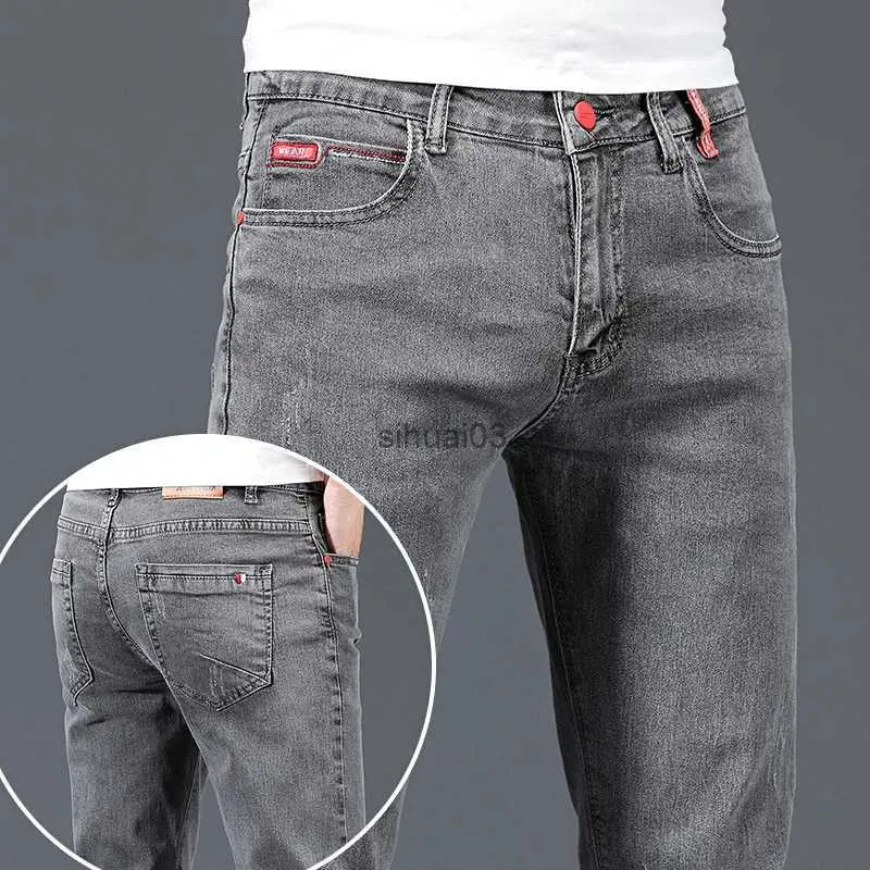 Mäns jeans Nytt modemärke Ultra-Thin Grey Blue Tight Montering Jeans för mensverksamhet och fritid Klassisk bomullstrend Elastic Youth Pencil Denim Trousersl2403