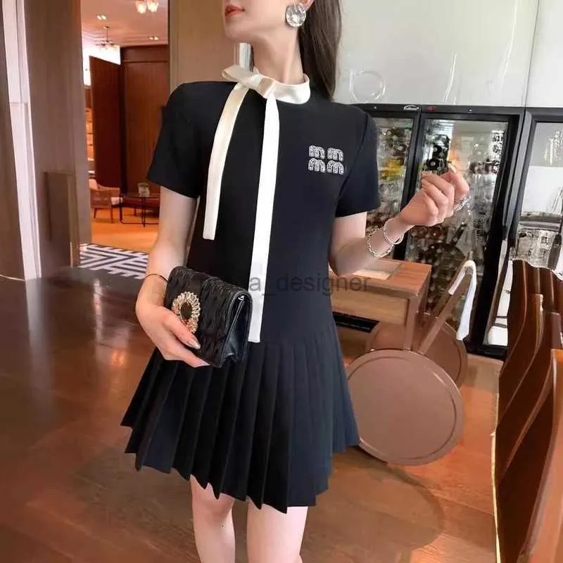 Luxury Women Two Piece Dress 24SS Ny Hepburn Style Letter Inlaid Diamond Satin Bow Mid Length Short Sleeped Midje Slimming Dress