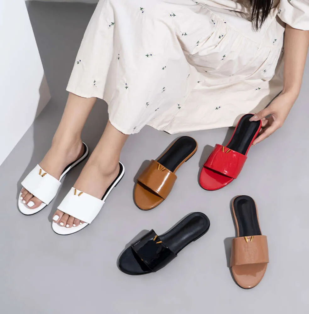 Designer Slides Metallic Slide Sandals Womens Slippers Summer Fashion Wide Flat Flip Flops Mainstream Shoes S56533