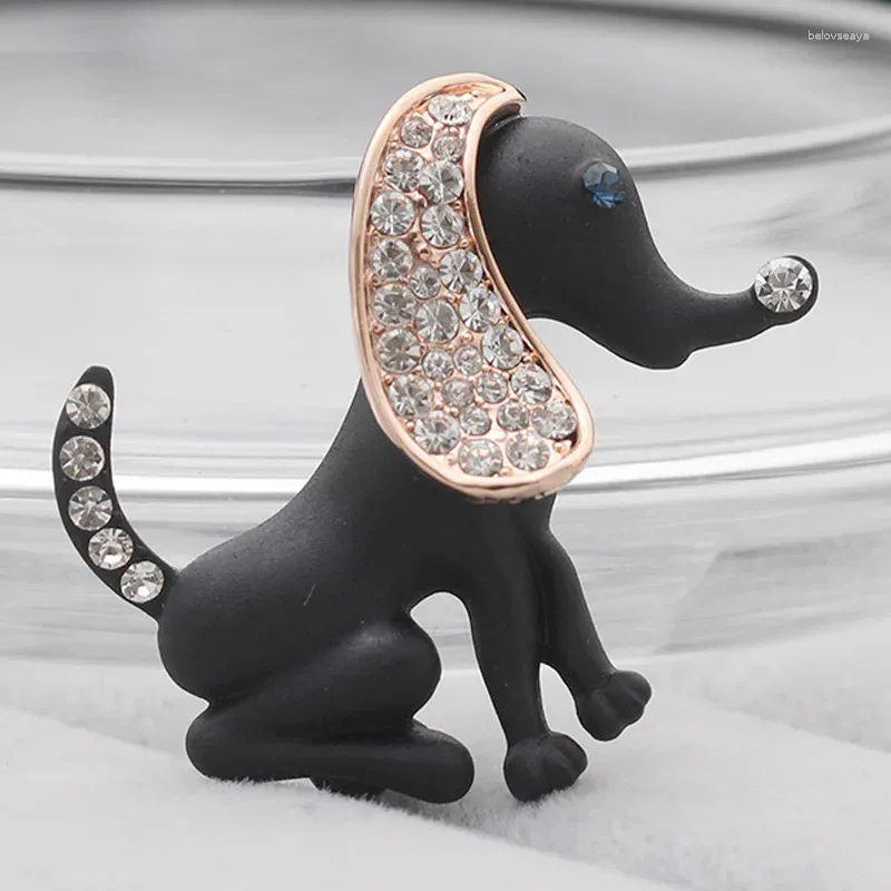 Broscher donia smycken jet emalj hund djur brosch för män mode kvinnors strass kristall bukett hattar tillbehör
