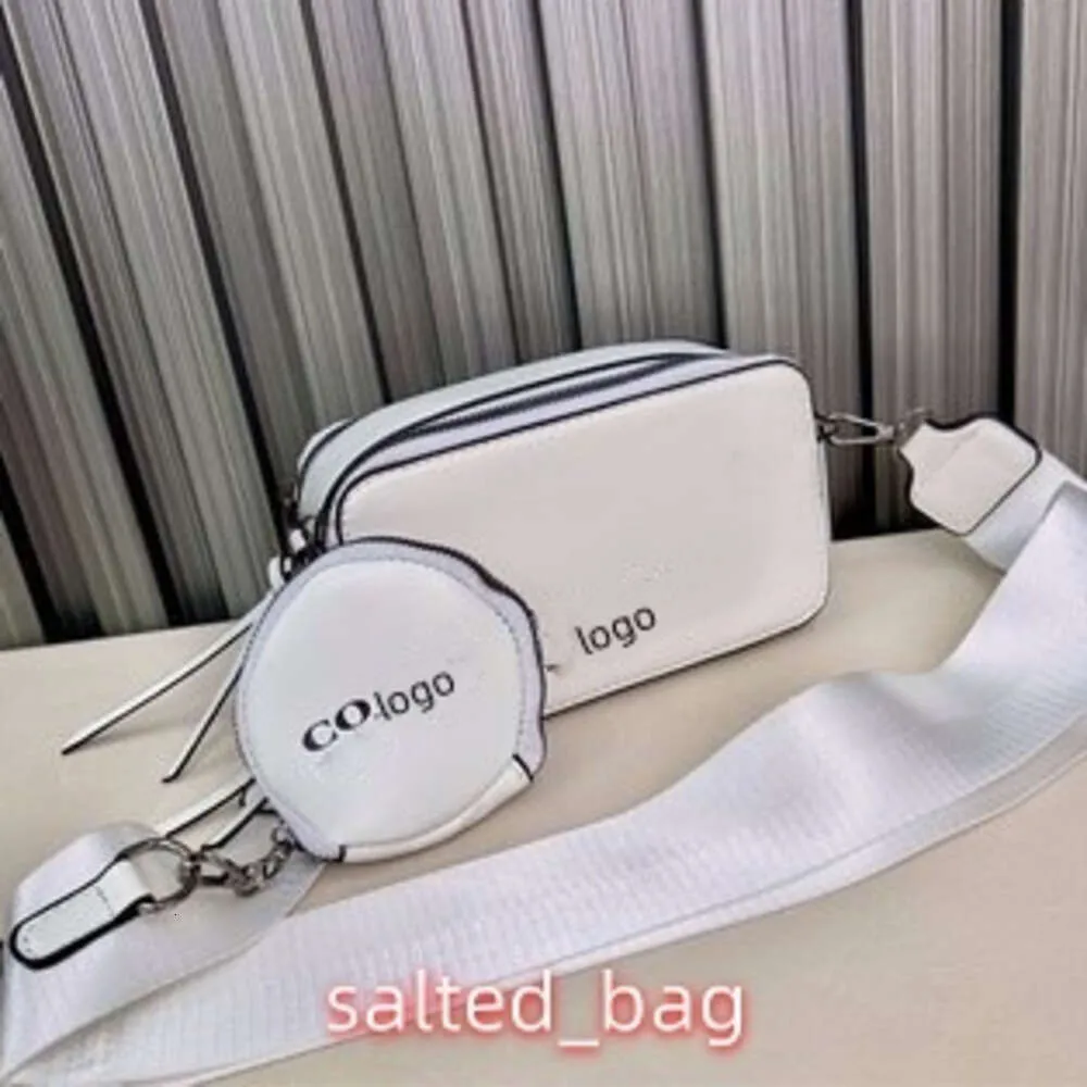 Designer Co Camera Bag Wallet 2024 Ny Hot Selling Fashion Small Square Trend Letter Single Shoulder Messenger Väskor