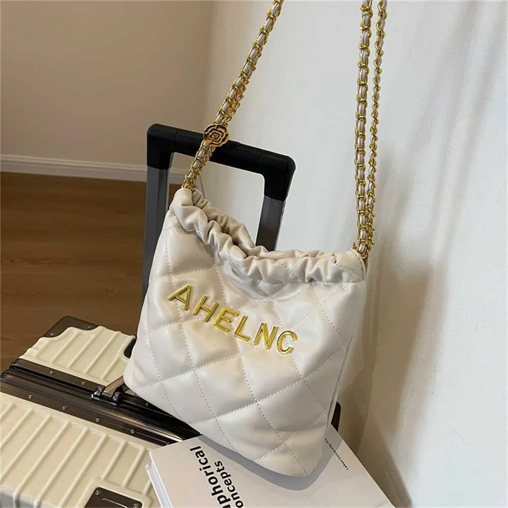 26% KORTING Designer tas 2024 Handtassen Beibei Shangpin Vroege herfst Eenvoudige letter Geavanceerde geborduurde draadketting Veelzijdige enkele schouder Diagonaal Straddle Dames