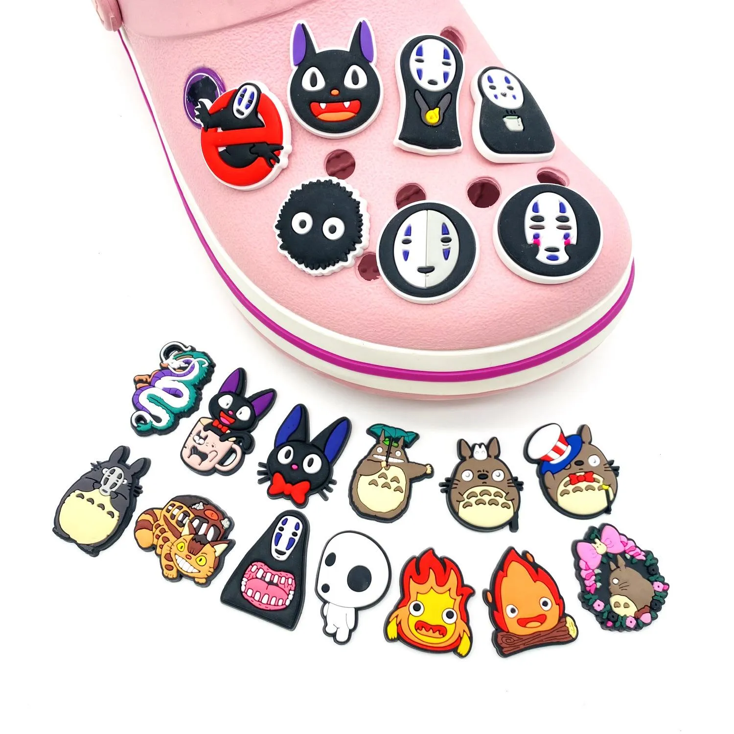 Anime baby flicka barndom charms grossist barndomsminnen rolig present tecknad charms sko tillbehör pvc dekoration spänne mjuka gummi clog charms