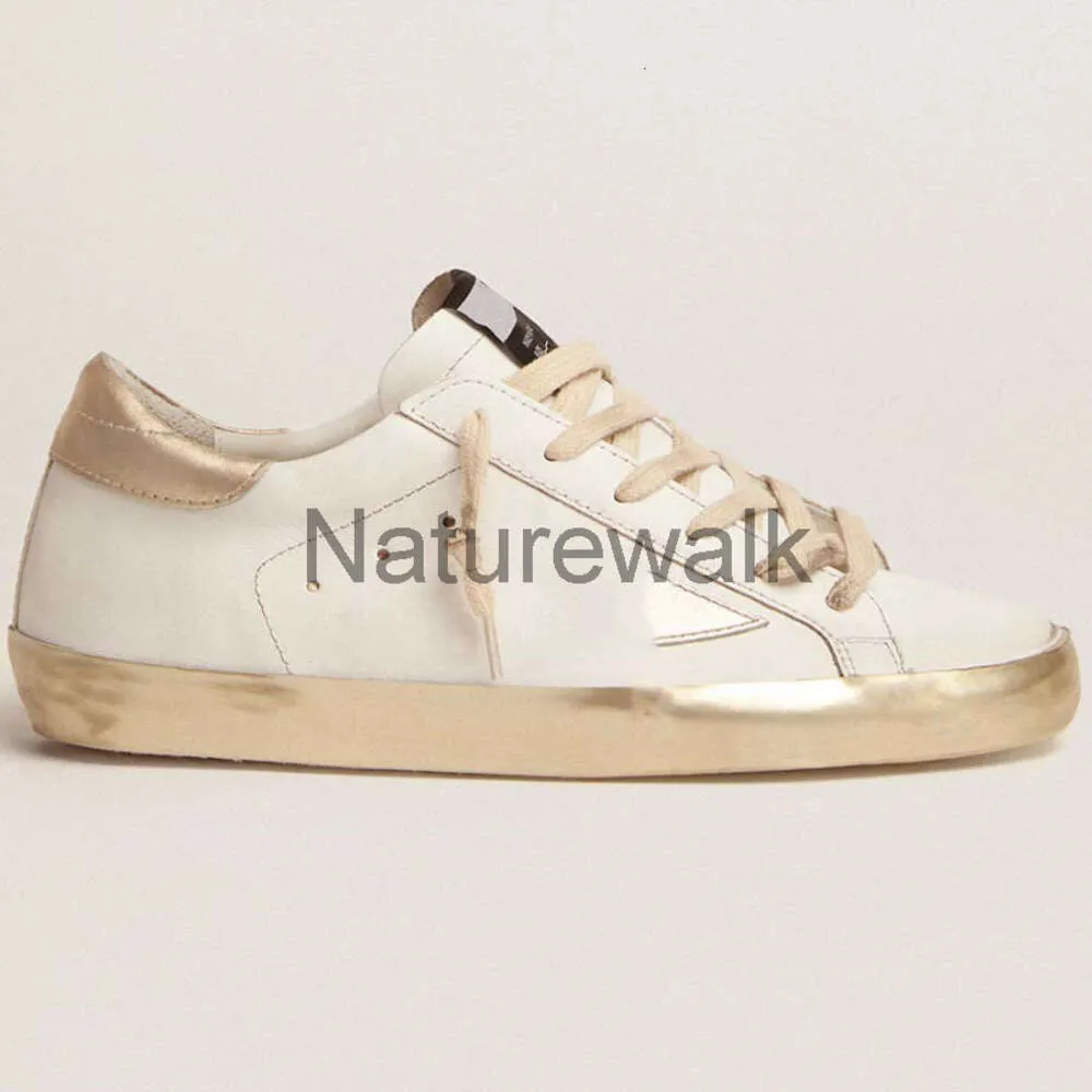 2024 À la mode et polyvalent coupe basse vintage vintage chaussures sales petites chaussures blanches chaussures de planche de déplacement étoile beige chaussures de sport 35-45