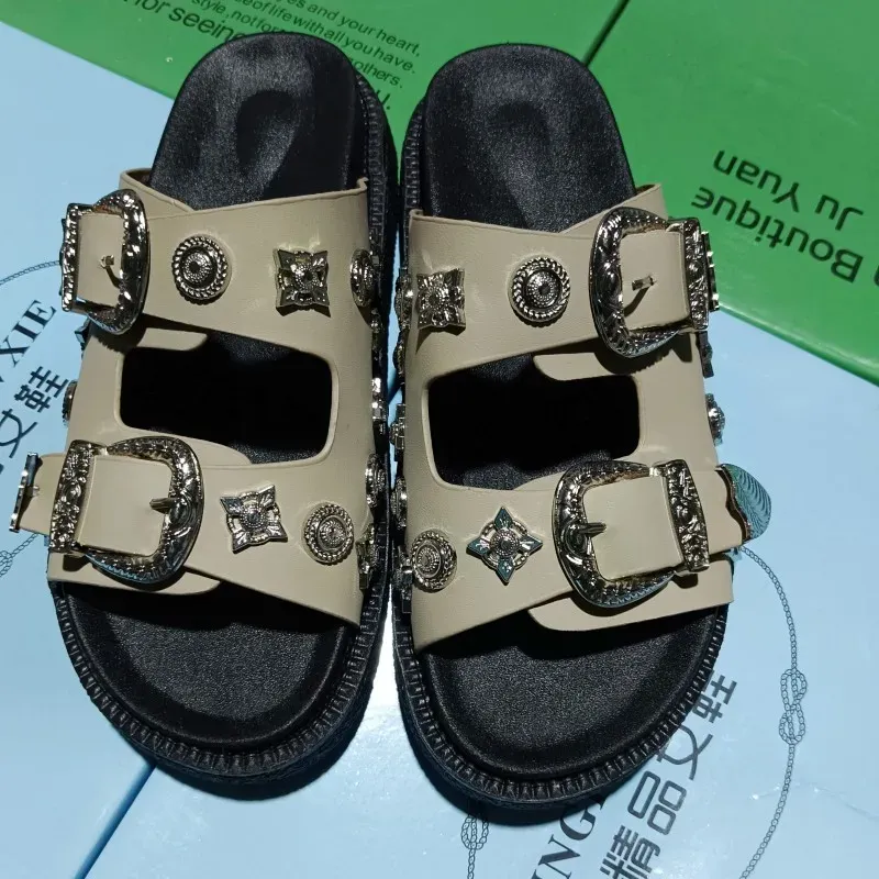 Slippare damskor 2023 Ny Gladiator kvinnors tofflor sommar heta försäljning platt vandring strand sandaler plattform slingback flip flops glider