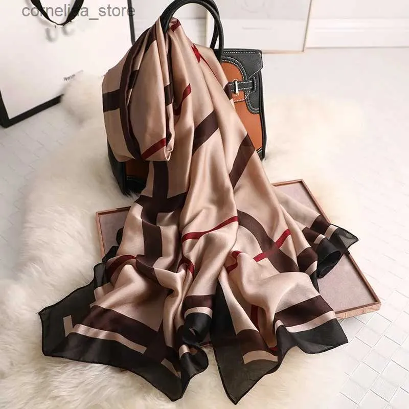 Bandanas Durag Bandanas Durag Women the Four Seasons Bandanna Beach Sunscreen Luxury Silk Scarf Popular Scarves New Design Square Shawls Y24032