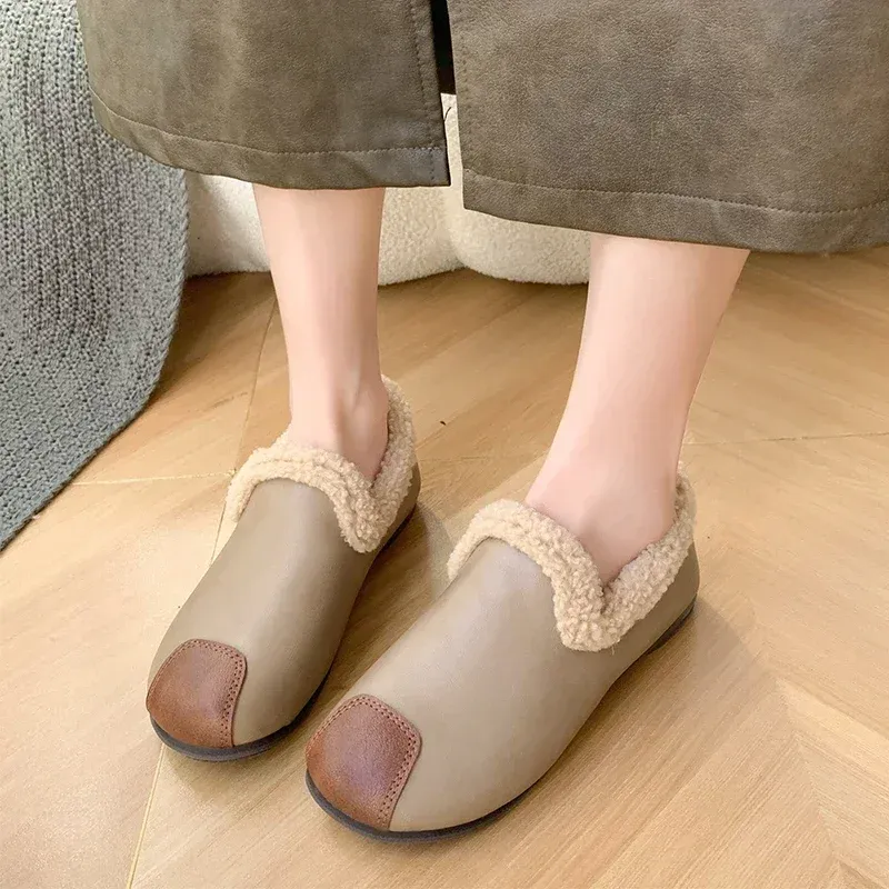 フラットラウンドトースリップソン女性のフラットシューズ販売中2023ファッションソリッドローファー冬の短いぬいぐるみ靴大きなサイズ