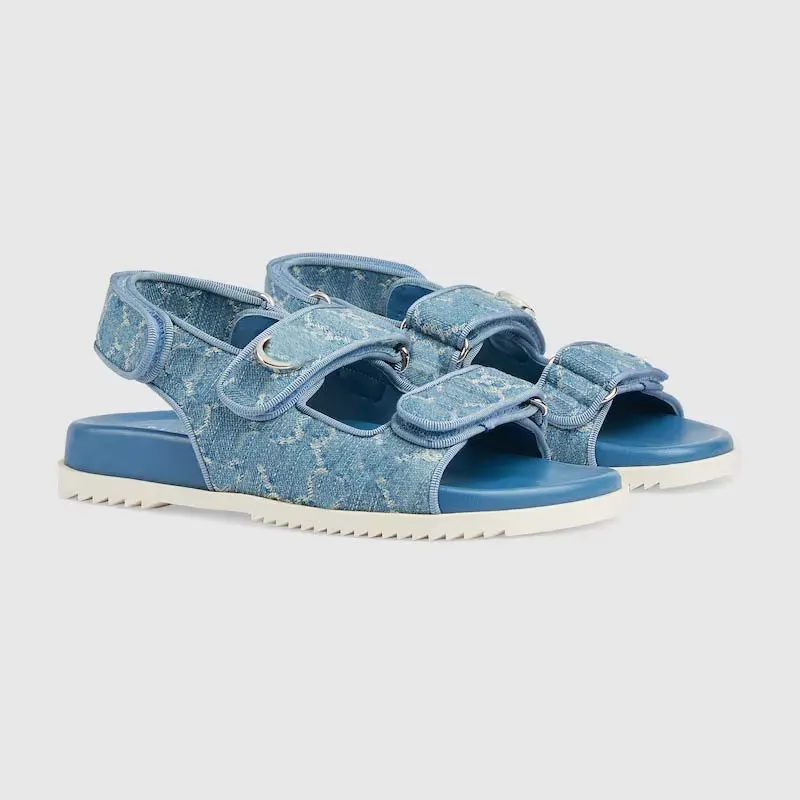 Luz azul denim sandália plana sandálias de designer de luxo famoso designer mulheres sandale sapatos esportivos casuais sandália dupla verão praia sapatos moda hardware qualidade superior