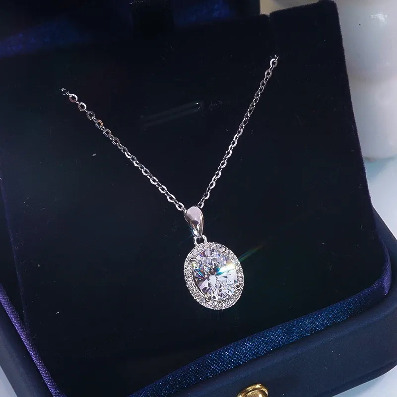 Ciondoli Collana ovale di lusso con diamanti ad alto tenore di carbonio S925 Catena in argento sterling placcato platino per le donne Regali per feste di gioielleria raffinata