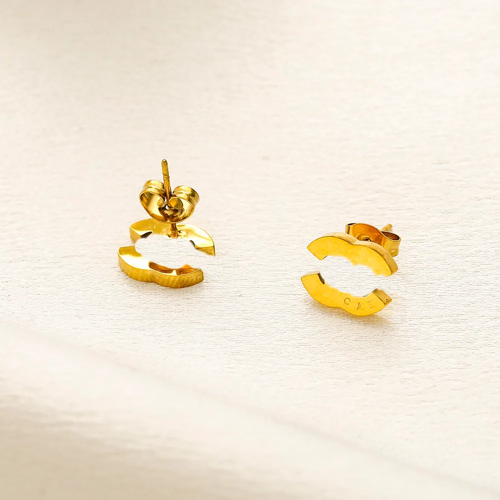 Kolczyki małe projektanty kolczyki z klasycznym stylem urok wiosna nowa marka biżuteria do uszu kołki wysokiej jakości kolczyki ze stali nierdzewnej