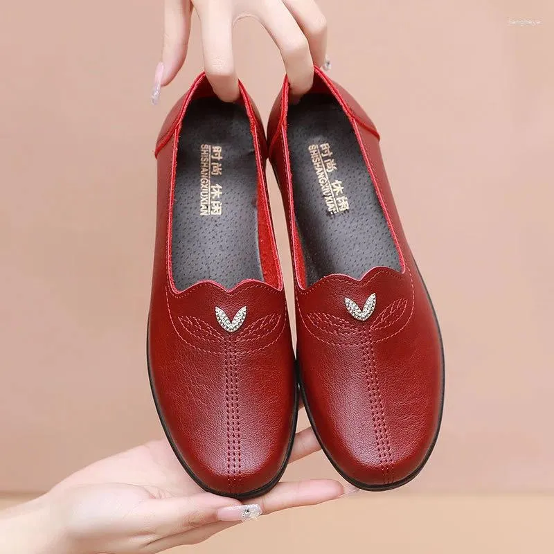 Casual Shoes Spring Mother's Single Soft Soled Women's Flat Leather Anti Slip Old Style One Foot Sapato Feminino Mulher