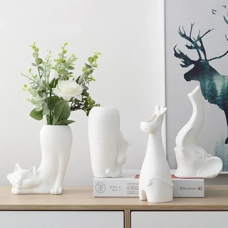 Vaser Moderna vita keramiska vaser Cat Bunny Giraffe Simple Designed Pottery Porcelain Vases för konstgjorda blommor Dekorativa figurer