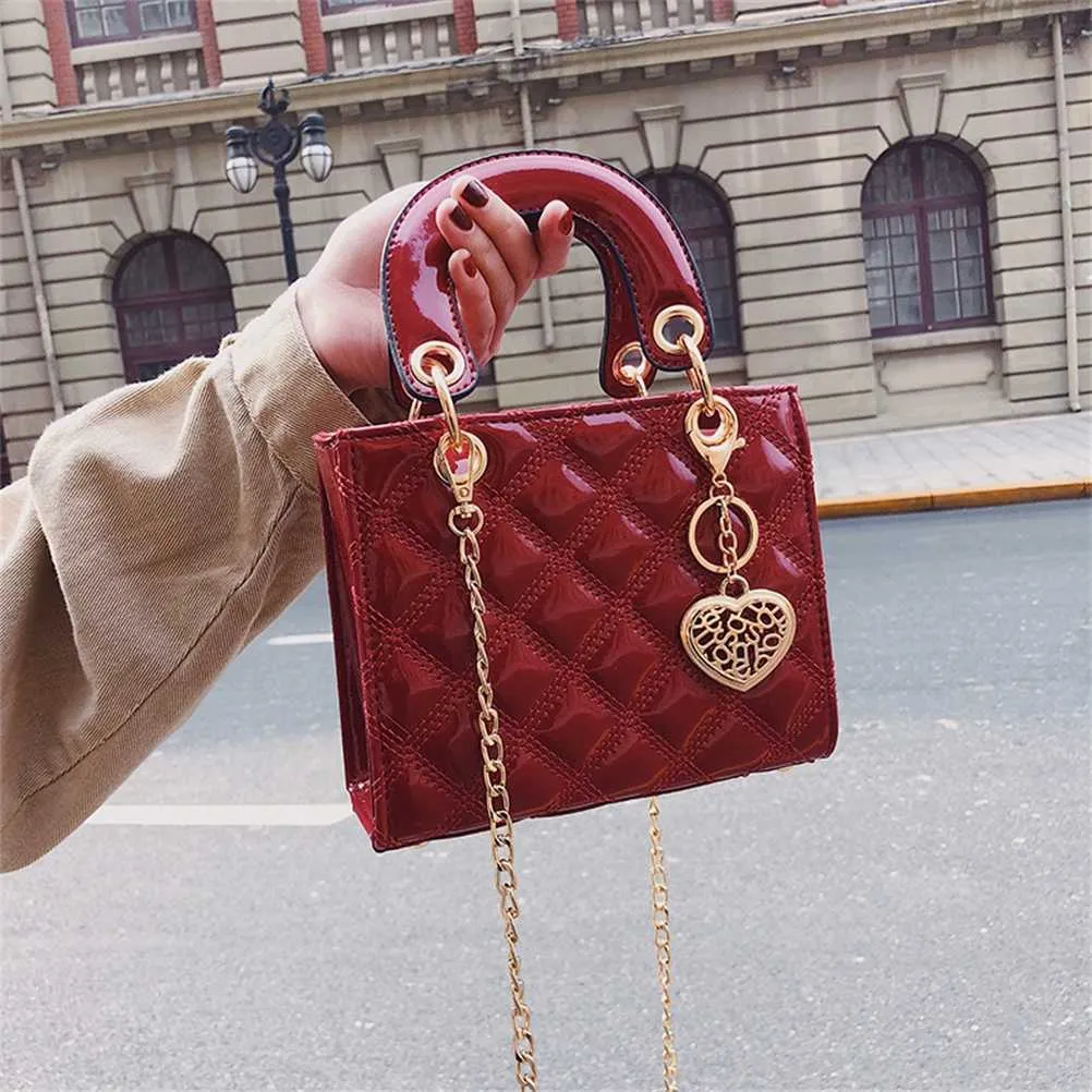 12% rabatt designer väska 2024 handväskor xiaoxiangfeng lingge koreansk utgåva fashionabla ljusa ansikten trendig internet kändis kvinnor crossbody tote