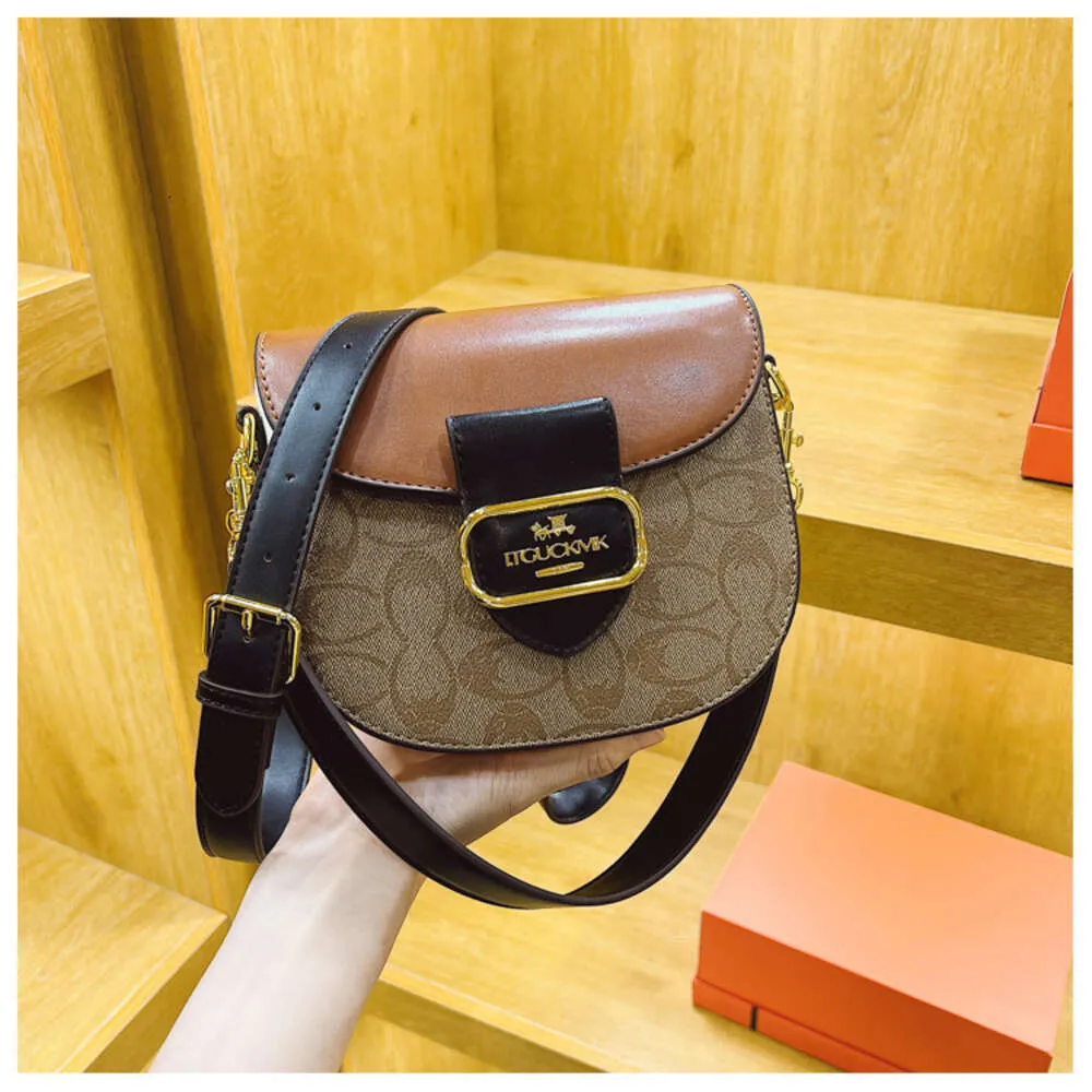 Store Wholesale Designer Bags Shoulder Bag Fashionable Texture Saddle British Style 2024 New Temperament Versatile French Womens Crossbody