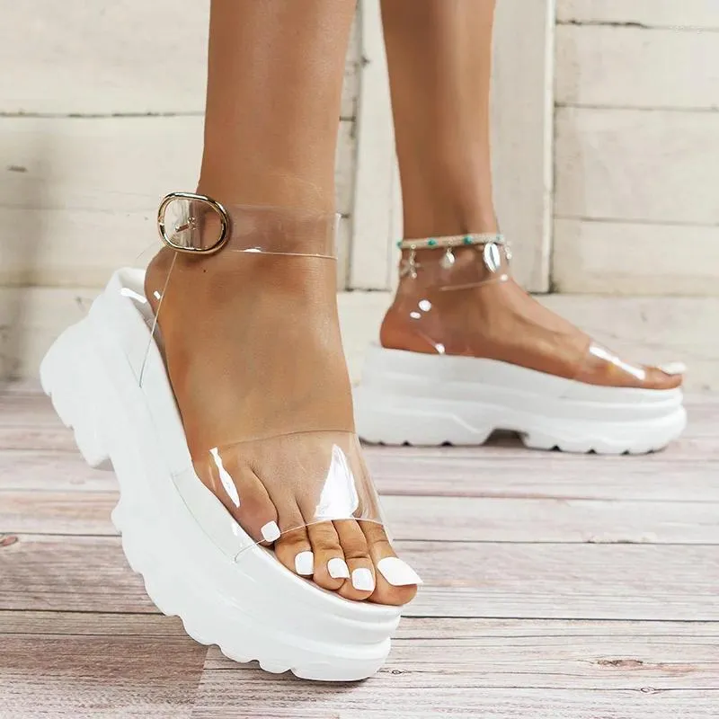 Klänningskor Sandaler Kvinnor 2024 Höga klackar damer Fashion Beach Transparent Wedges Platform Jelly Sandalias Mujer