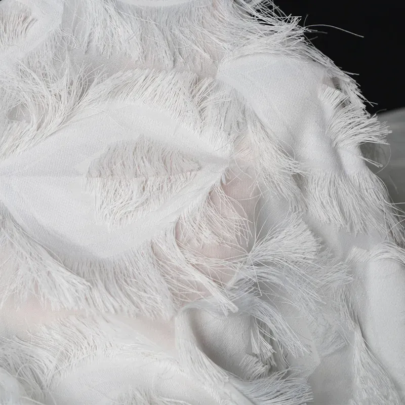 Processeurs Lace91 1/2yard blanc fait à la main 3d broderie plumes gland maille tissu dentelle robe de mariée tissu fête maison rideaux vêtements