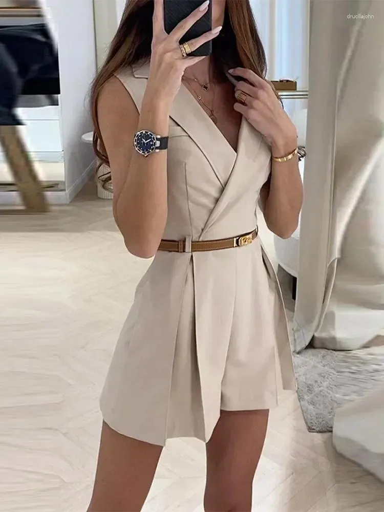 Robes de travail Combinaison élégante pour femmes avec ceinture Mode sans manches Col rabattu Slim Combinaisons courtes Femme 2024 Spring Summer Lady Romper