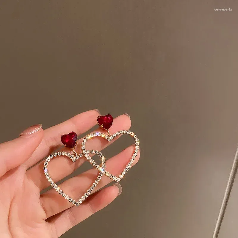 Boucles d'oreilles pendantes coréennes simples et brillantes, strass creux en forme de cœur pour femmes et filles, Vintage, cristal rouge, bijoux à la mode