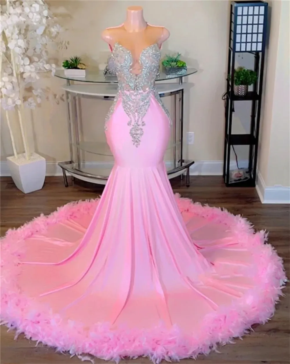 New Sweety Pink Feathers Mermaid Prom Dresses For Black Girls Sliver Crystal Beaded Tail Gowns Sexy Sparkly Robe De Bal