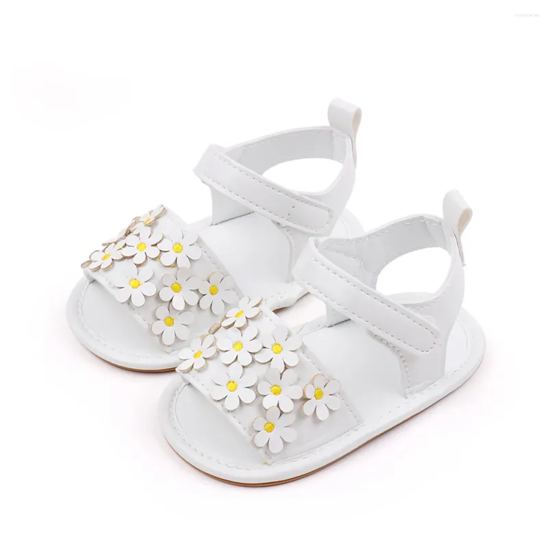 ファーストウォーカーの女の女の子の夏のソフトボトムサンダル小さな花の乳児通気性のある幼児靴
