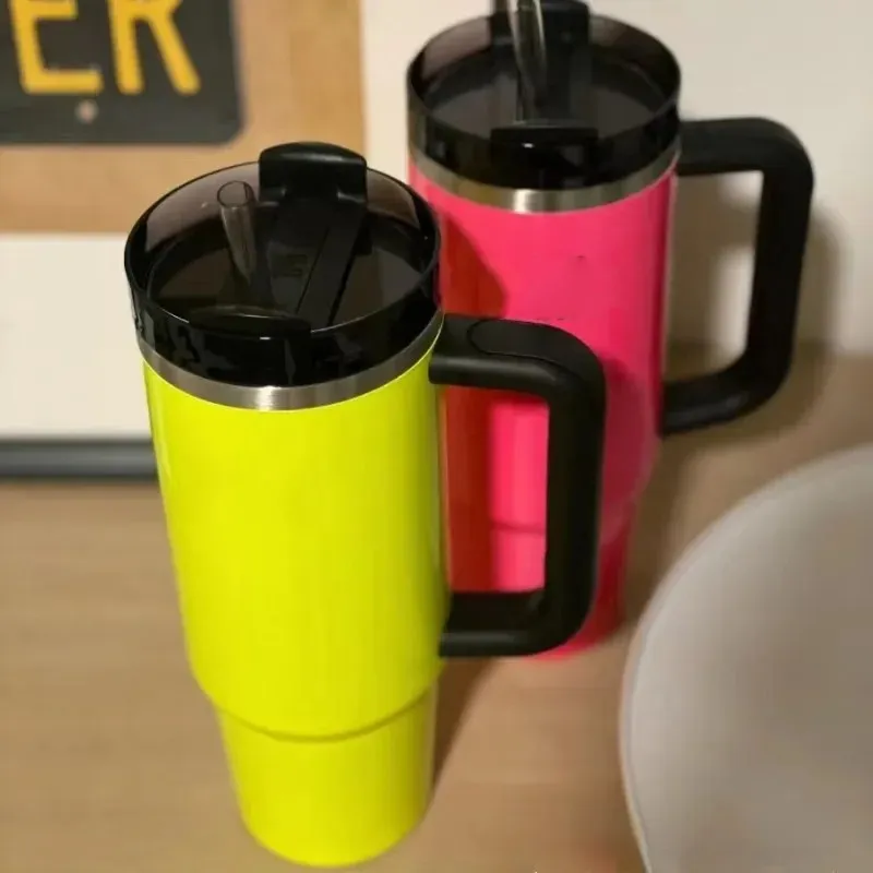 Neon Sarı Turuncu Yeşil Pembe Pembe 40oz Tumbler Söndürücü H2.0 Silikon Saplı Kapak ve Samanlı Altın Çikolatalı Otomobil Kupaları ile Paslanmaz Çelik Kupalar 0325