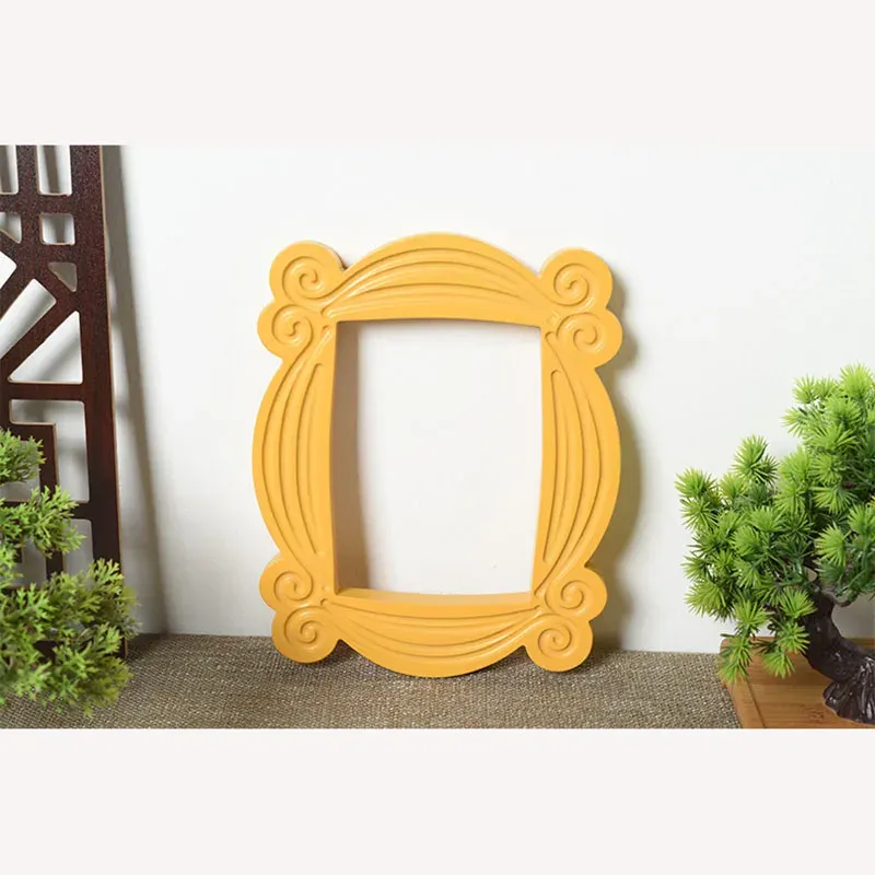 Frame Friends TV Show giallo Door Polyresin Frame di foto con supporto | Display Impegno per la casa Decor per tavolo da scrivania, Galleria