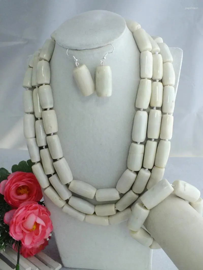 Ensemble collier et boucles d'oreilles à la mode, perles de tambour blanches incroyables, bijoux en corail africain