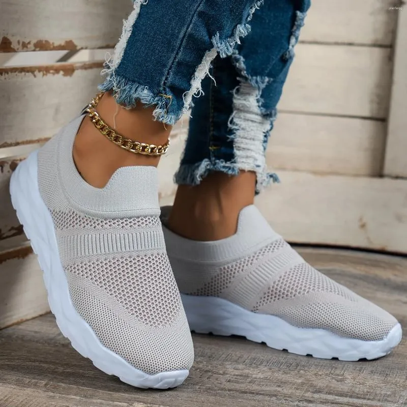 Chaussures décontractées femmes gris tricot volant tissage respirant bout rond Sneaker femmes léger anti-dérapant Slip-On baskets Zapatos