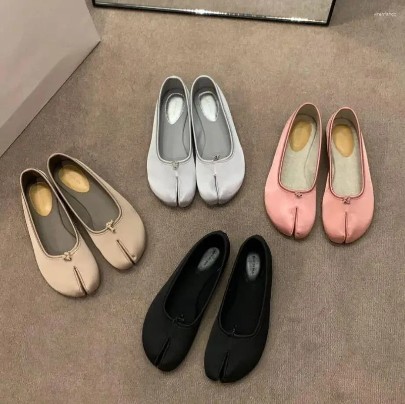 Casual Schuhe 2024 Mode Frühjahr Seide Tabi Ninja Mokassins Runde Split Toe Frauen Einzigen Slip Auf Weibliche Weiche Slipper