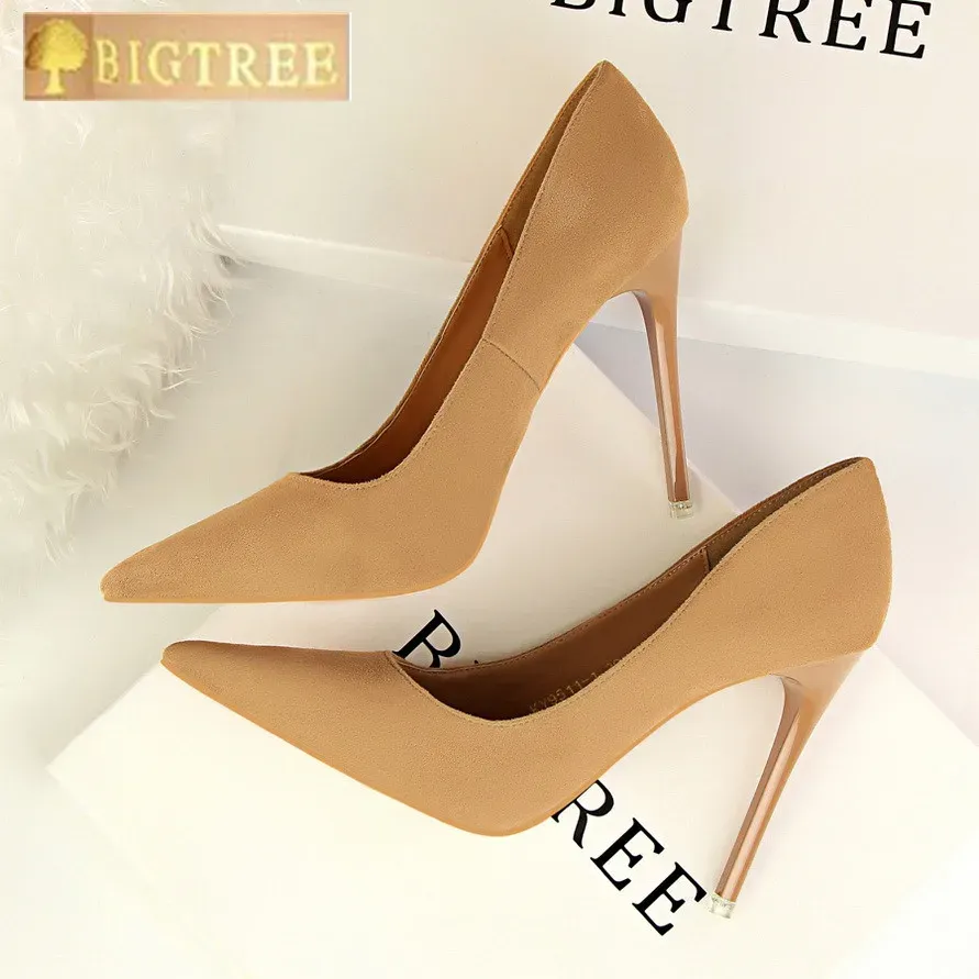 Pumpar 5 färger kortfattade kvinnors OL Office Shoes 2023 Ny show Thin Women Pumpar Solid Flock Pointed Toe Grunt Fashion High Heels Shoes