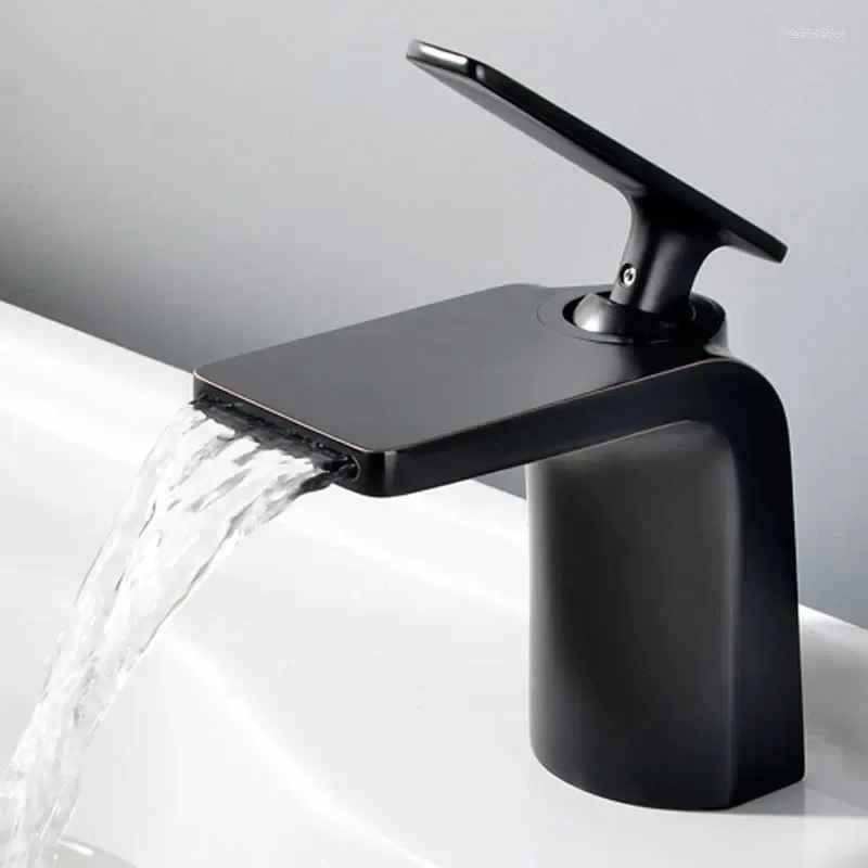 Rubinetti per lavandino del bagno Rubinetto per lavabo Rubinetto per miscelatore in ottone oro / nero / cromato e rubinetti a cascata per lavaggio con montaggio su piano monoforo freddo