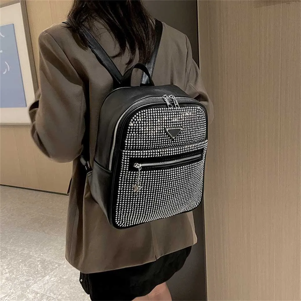 38% rabatt designer väska 2024 handväskor kvinnor dubbel ryggsäck med inbäddning enkel och fashionabla atmosfär casual crossbody student stor kapacitet