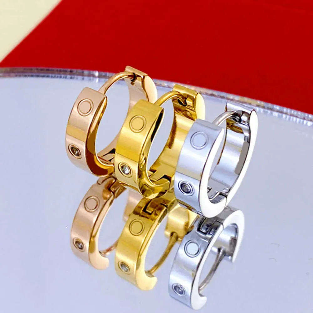 2024 Stud Fashion Love Designer Earring Gold Designer Studs Ear Clip Luxury SMYCKE Size 9mm 12mm Ladies Earring Sterling Silver Ear Ring for Women Earrings Studs