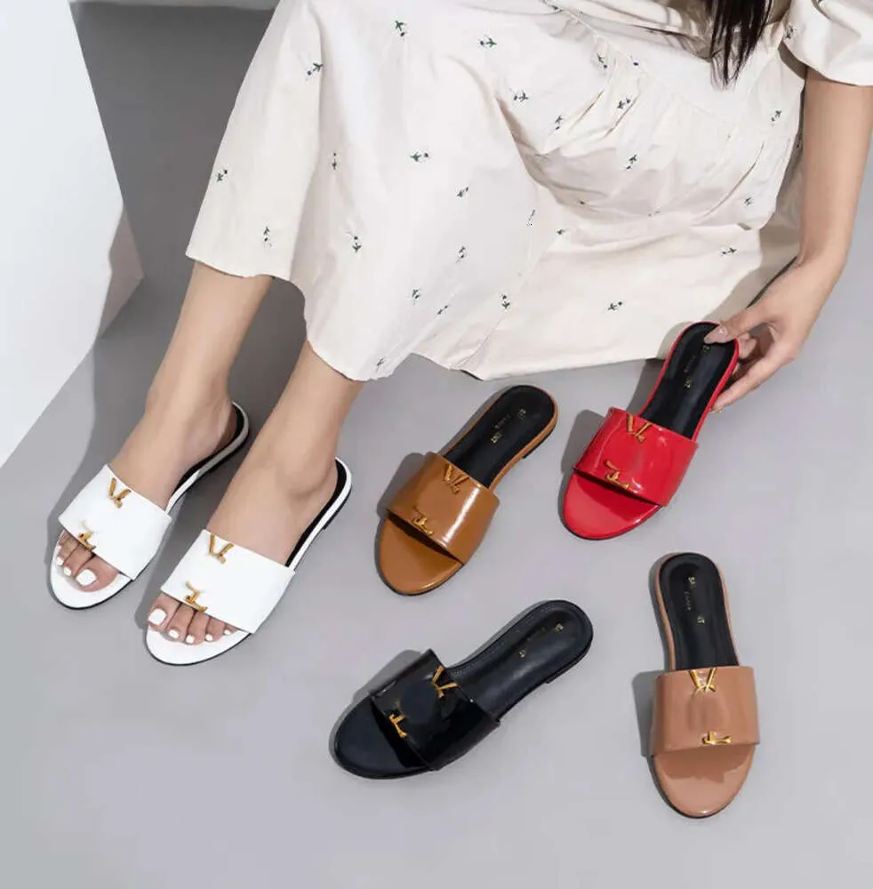 Luxury Metallic Slide Sandals Designer Slides Scarpe Slifori da donna Scarpe Sandalo Summer Flip Flip Flip Flip Sliple per donne Scarpe mainstream a basso tallone W325352