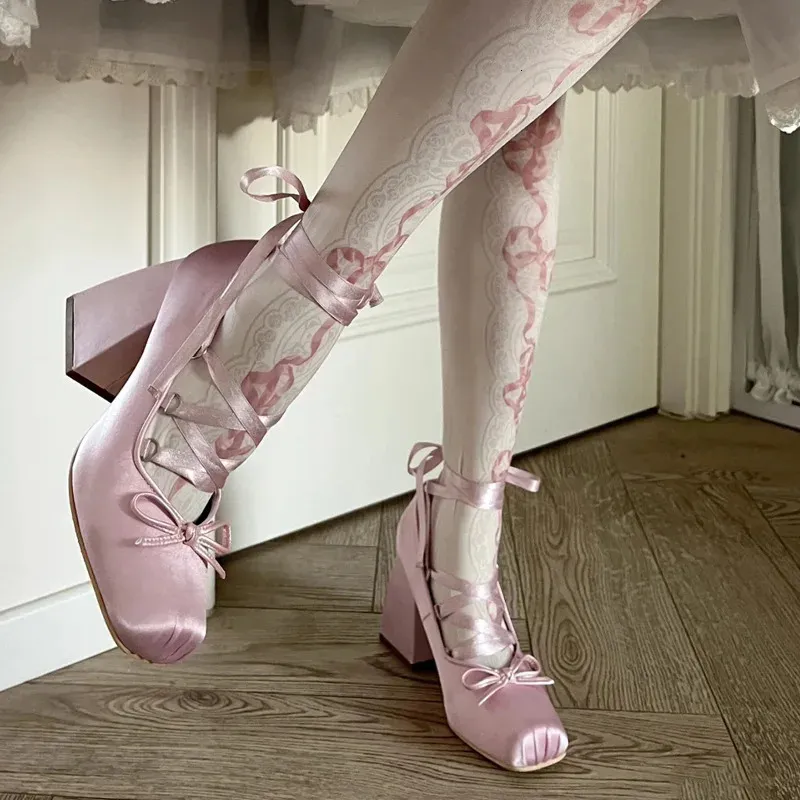 Plattformsrosa klackar lolita pumpar skor sandaler 2023 vår sommar fransk stil elegans kvinnor snörning ballett singel 240322