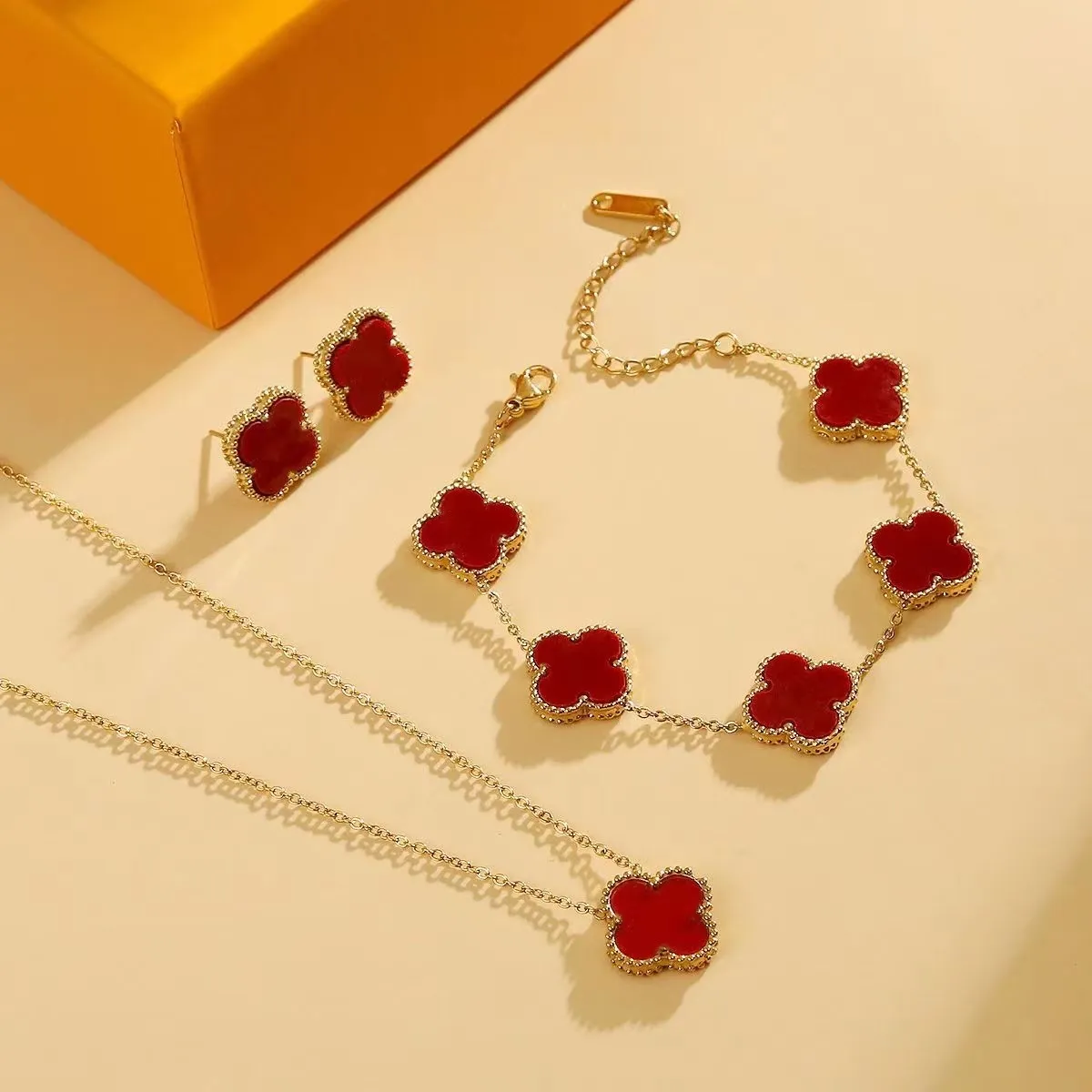 18K Gold Plated Clover Necklace designer woman Luxury Brand Necklace bracelet agate Pendant Jewelry for girlfriend Christmas Wedding Party Jewerlry Gift suits