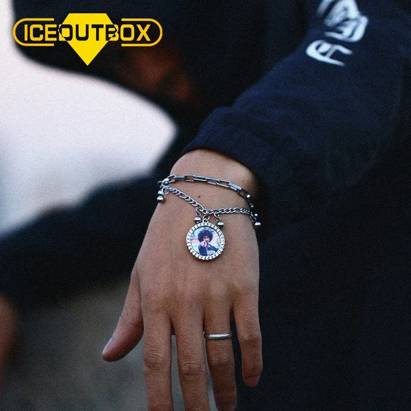 الأساور ICEOUTBOX 2 طبقة ميدالية صور ميدالية للنساء للنساء الذكريات الشخصية المجوهرات الاحتفال بهدية الناس الخاصة