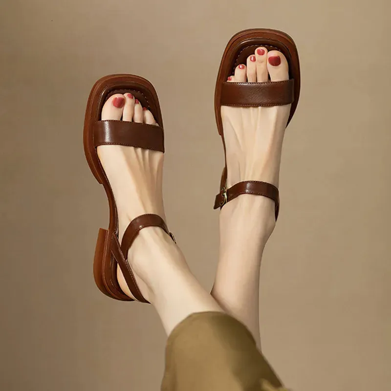 Sommar mode sandaler kvinnor låga klackar eleganta öppna tå slingbackskor för nonslip mjuk sula sandalier de mujer 240320