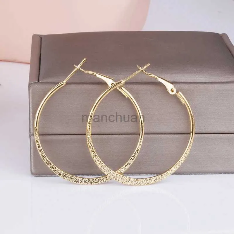 Chain Hgflyxu Gold Round Big Hoop Earrings Suitable for Women Simple Round Earrings Matte Womens Fashion Womens Jewelry Gift New E0157 240325