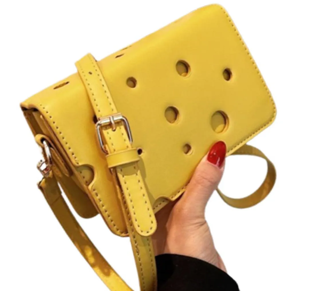 Novelostmönster Crossbody -väskor för kvinnor kreativt hål design axelväska dam stilfulla plånböcker och handväskor trend 2207279108304